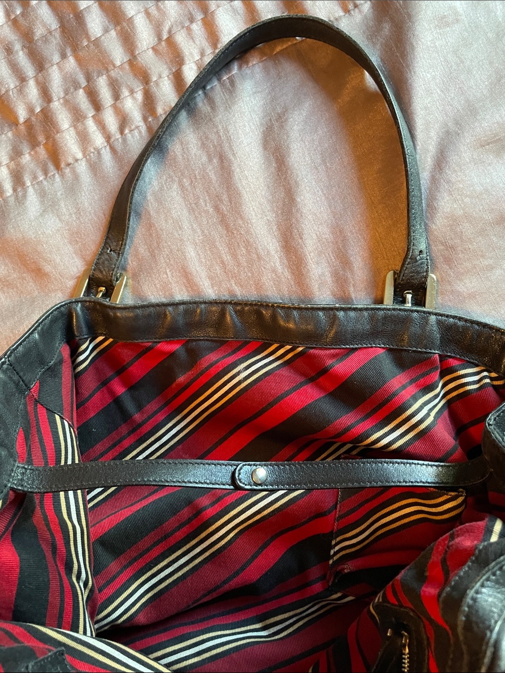 Gucci Black Leather Shoulder Tote with Gold Double-G Emblem - Picture 4 of 8